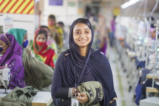 Sonja arbeitet in einer Näherei in Bangladesh / Kinderrechte in der Lieferkette