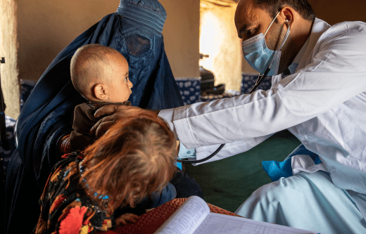 CH1683236_Abdul-Karim (10 mths) with his mother Leila (25), receives treatment for malnutrition & diarrhoea_zg