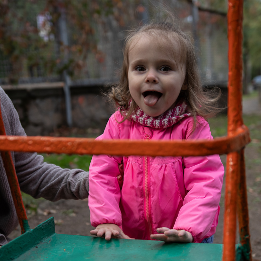 Zweijähriges Mädchen aus der Ukraine | Save the Children